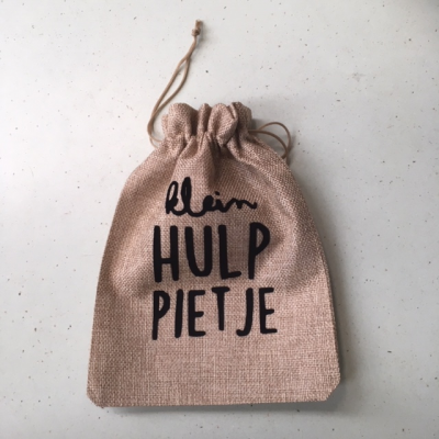 Jute zakje groot "Klein hulp pietje" Jute zakje groot "Klein hulp pietje"
